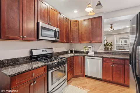 Kitchen - 536 E 44th St #2, Chicago, IL 60653 photo 2 of 3