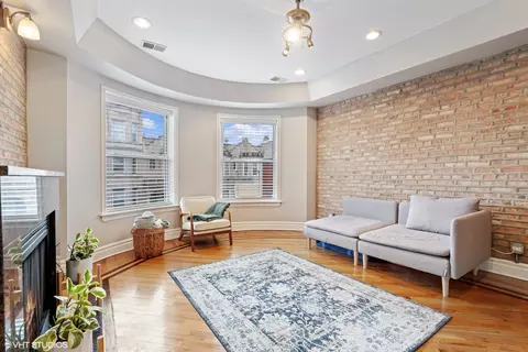 Living - 536 E 44th St #2, Chicago, IL 60653 photo 2 of 3
