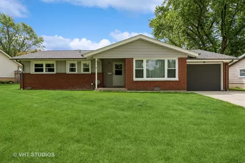 251 Mulberry Ln, Elk Grove Village, IL 60007