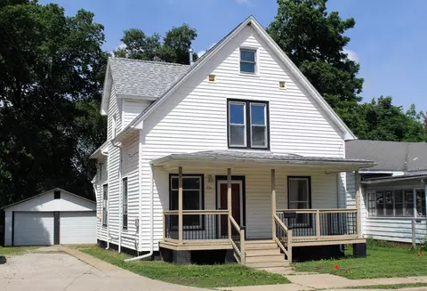 731 N Grant St, Clinton, IL 61727
