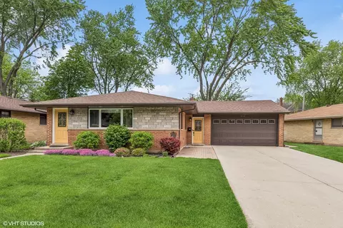 310 Lance Dr, Des Plaines, IL 60016
