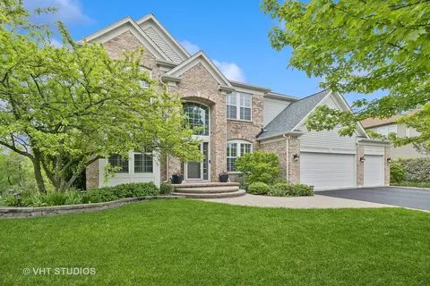1549 Hazelnut Xing, Mundelein, IL 60060