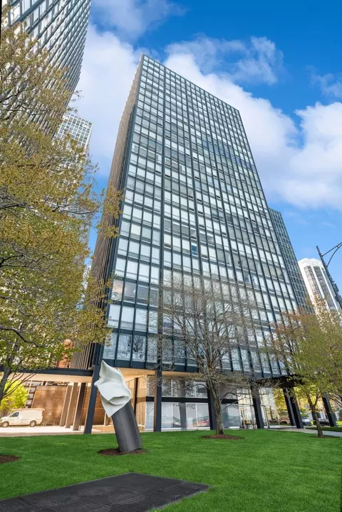 880 N Lake Shore Dr #14F, Chicago, IL 60611