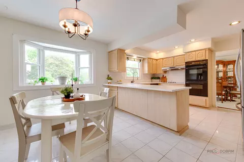 Kitchen - 5185 Barcroft Dr, Hoffman Estates, IL 60010 photo 6 of 6