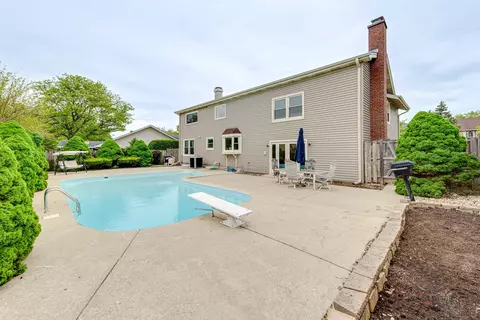 Exterior - 5185 Barcroft Dr, Hoffman Estates, IL 60010 photo 5 of 7