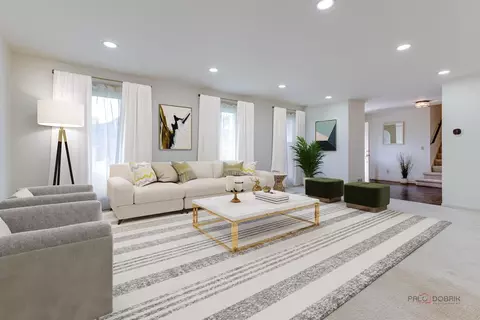 Living - 5185 Barcroft Dr, Hoffman Estates, IL 60010 photo 2 of 7