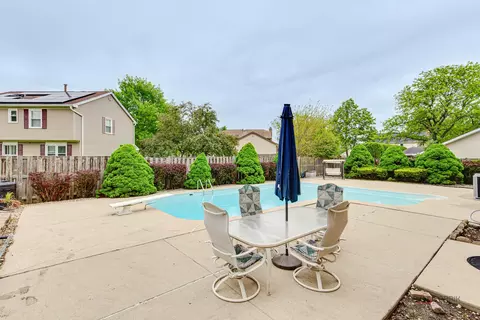Exterior - 5185 Barcroft Dr, Hoffman Estates, IL 60010 photo 4 of 7