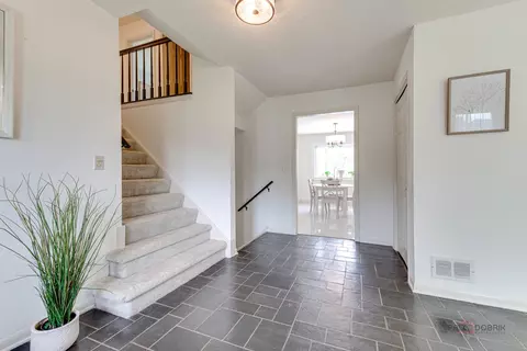 Entry Way - 5185 Barcroft Dr, Hoffman Estates, IL 60010 photo 2 of 2
