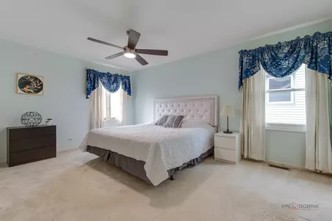 Bedroom - 5185 Barcroft Dr, Hoffman Estates, IL 60010 photo 5 of 5