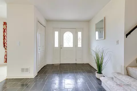 Entry Way - 5185 Barcroft Dr, Hoffman Estates, IL 60010 photo 1 of 2