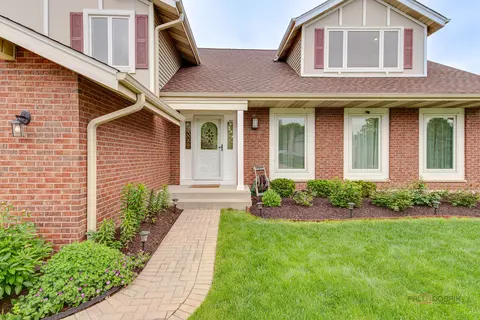 Exterior - 5185 Barcroft Dr, Hoffman Estates, IL 60010 photo 3 of 7