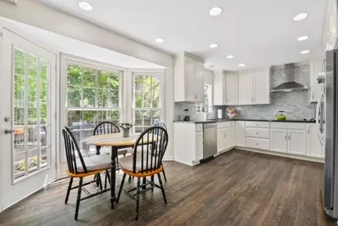 331 Redwood Ct, Wheaton, IL 60189 photo 6