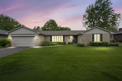 1615 Pickwick Ln, Dekalb, IL 60115
