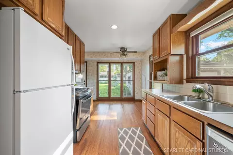 1102 Wakeman Ave, Wheaton, IL 60187 photo 4
