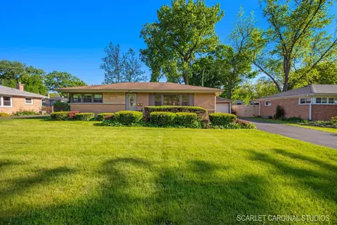 1102 Wakeman Ave, Wheaton, IL 60187