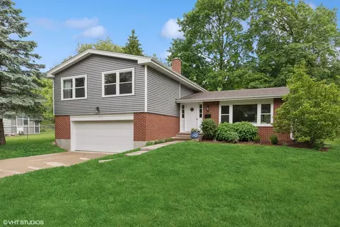 1200 Arbor Vitae Rd, Deerfield, IL 60015