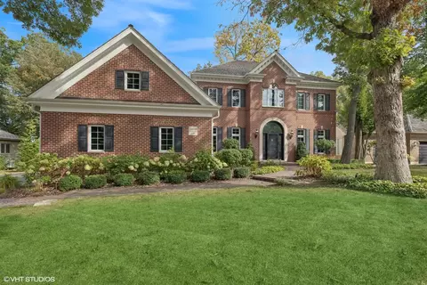 28639 N Champions Ct, Mundelein, IL 60060