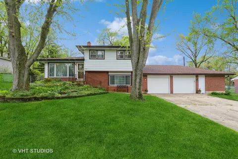 6 N325 Essex Ave, Saint Charles, IL 60174