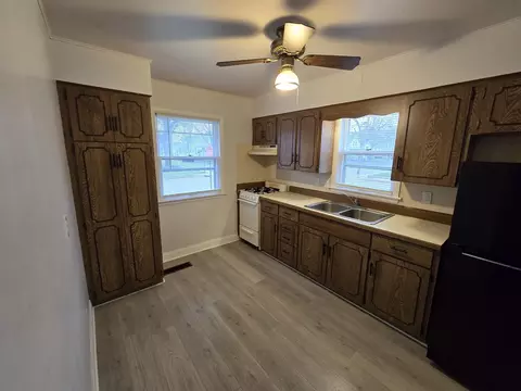 2102 6th St, Peru, IL 61354 photo 9