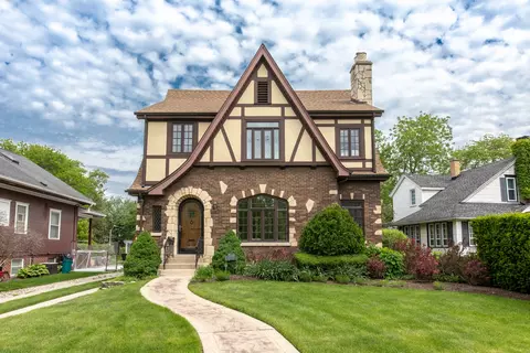 5710 N East Circle Ave, Chicago, IL 60631