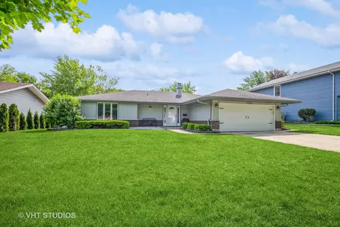 1333 Chartwell Rd, Schaumburg, IL 60195