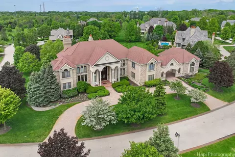 2 Elle Ct, South Barrington, IL 60010