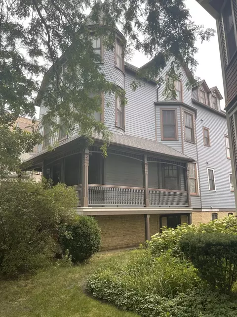 1911 W Berteau Ave, Chicago, IL 60613