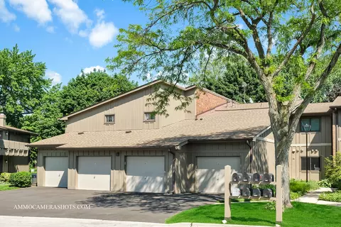2 S435 Emerald Green Dr #40-B, Warrenville, IL 60555