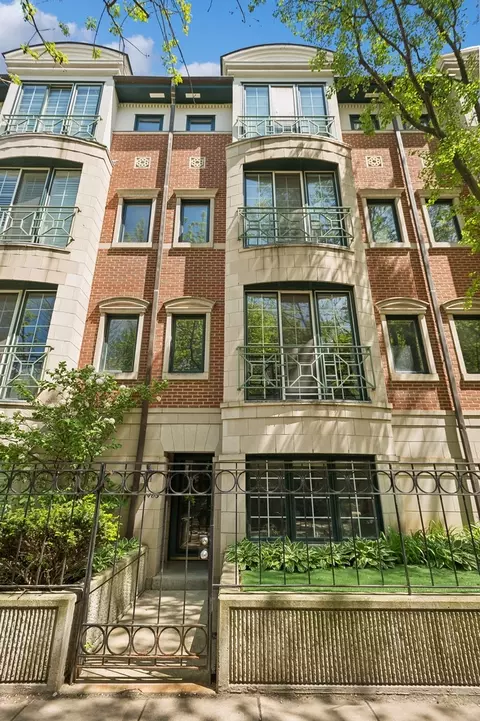 1403 S Prairie Ave, Chicago, IL 60605