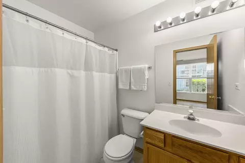 Bath - 897 Symphony Dr, Aurora, IL 60504 photo 2 of 2