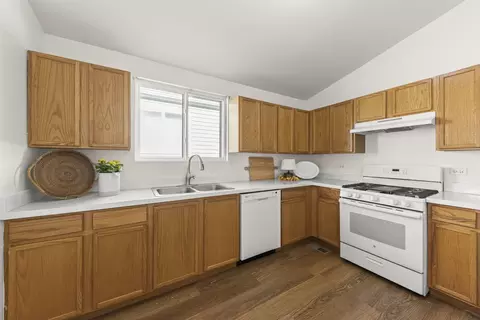 Kitchen - 897 Symphony Dr, Aurora, IL 60504 photo 1 of 4