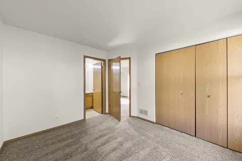 Bedroom - 897 Symphony Dr, Aurora, IL 60504 photo 5 of 6