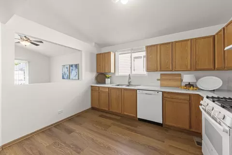 Kitchen - 897 Symphony Dr, Aurora, IL 60504 photo 3 of 4