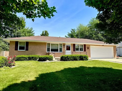 606 Robert Webb Dr, Monticello, IL 61856