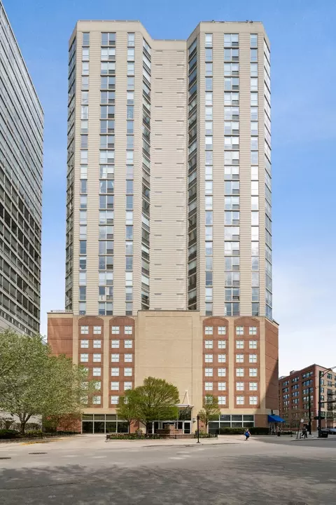 645 N Kingsbury St #2401, Chicago, IL 60654