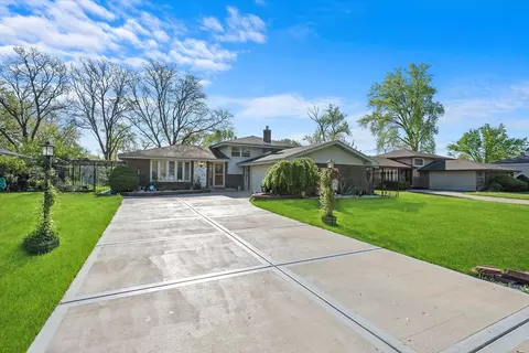 10115 S 82nd Ave, Palos Hills, IL 60465