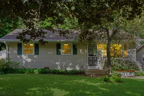 316 Ridgeview Ave, Rockford, IL 61107