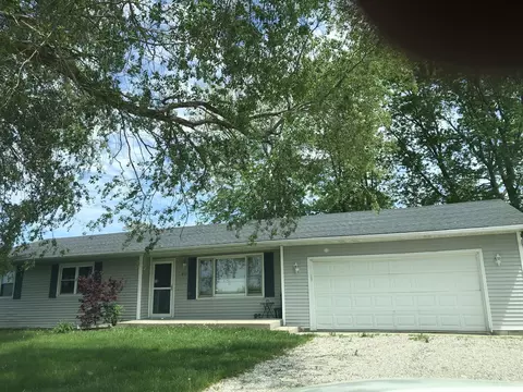 817 S Poplar St, Onarga, IL 60955