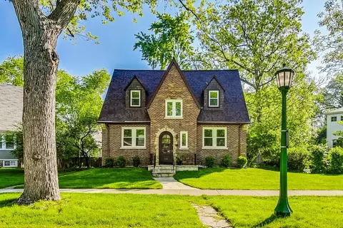 110 Prairie Ave, Wilmette, IL 60091