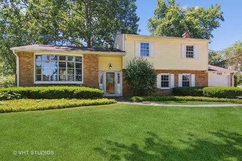 1305 E Michele Dr, Palatine, IL 60074