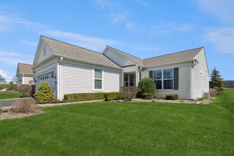 3221 Bagatelle Ln, Mundelein, IL 60060