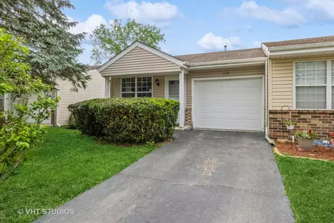 1030 Stratford Ln, Algonquin, IL 60102