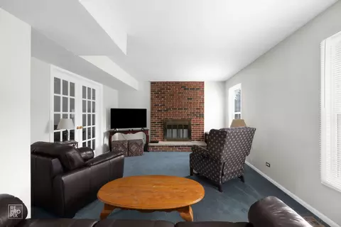 720 Small Ct, Naperville, IL 60563 photo 12