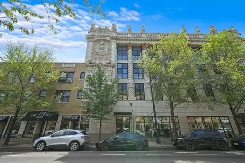 1635 W Belmont Ave #404, Chicago, IL 60657