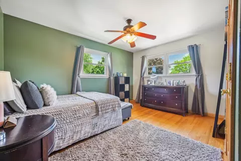 Bedroom - 1460 Marcy Ln, Wheeling, IL 60090 photo 2 of 4