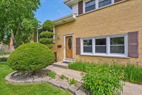 Exterior - 1460 Marcy Ln, Wheeling, IL 60090 photo 7 of 8