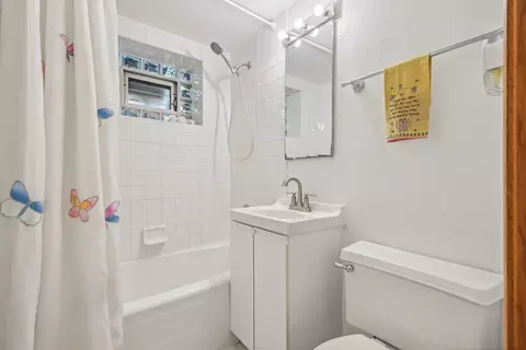 Bath - 1460 Marcy Ln, Wheeling, IL 60090 photo 4 of 4