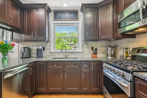 Kitchen - 1460 Marcy Ln, Wheeling, IL 60090 photo 2 of 4