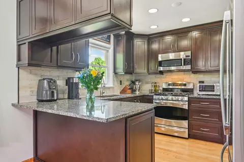 Kitchen - 1460 Marcy Ln, Wheeling, IL 60090 photo 1 of 4