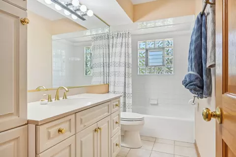 Bath - 1460 Marcy Ln, Wheeling, IL 60090 photo 1 of 4